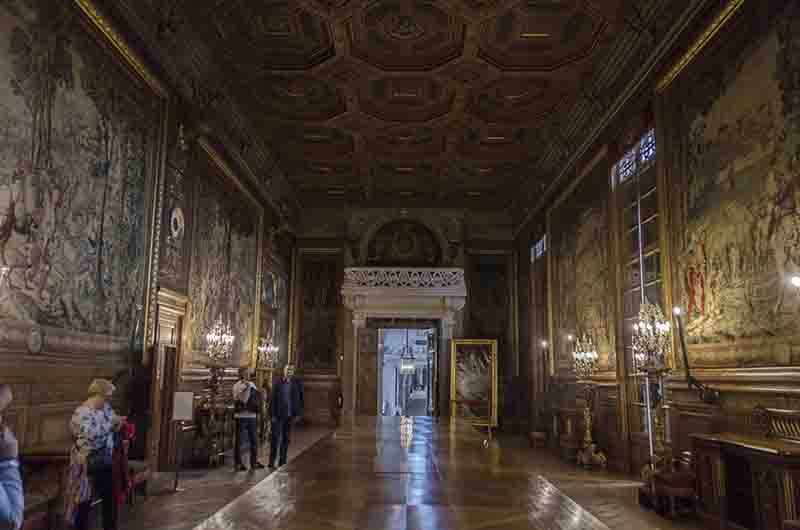 Francia - Chantilly 17 - castillo de Chantilly - Galeria de los Ciervos.jpg